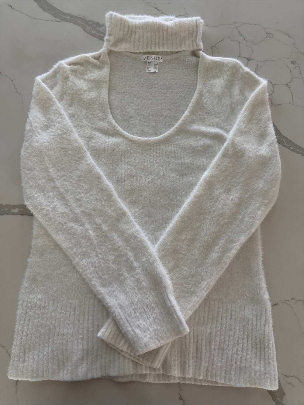 Venus Women's White Cozy Scoop Neck Sweater